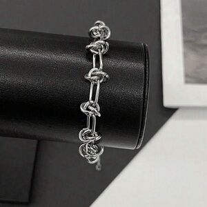 - Family trend bracelet